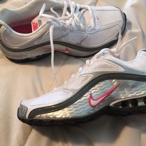 Nike REAX tennie shoes